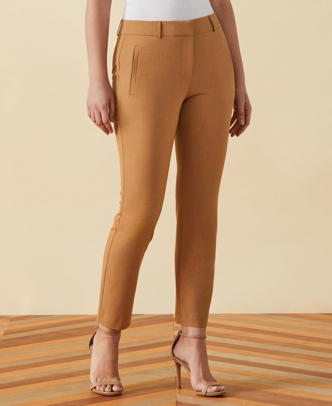 Classic Fit Clean Straight Leg Ankle Pant (Chipmunk) 