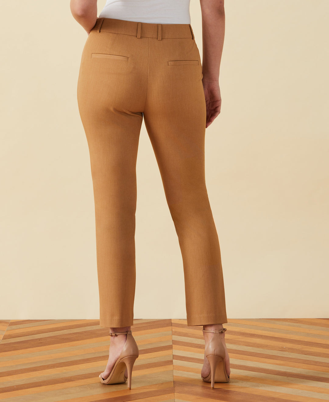 Classic Fit Clean Straight Leg Ankle Pant (Chipmunk) 