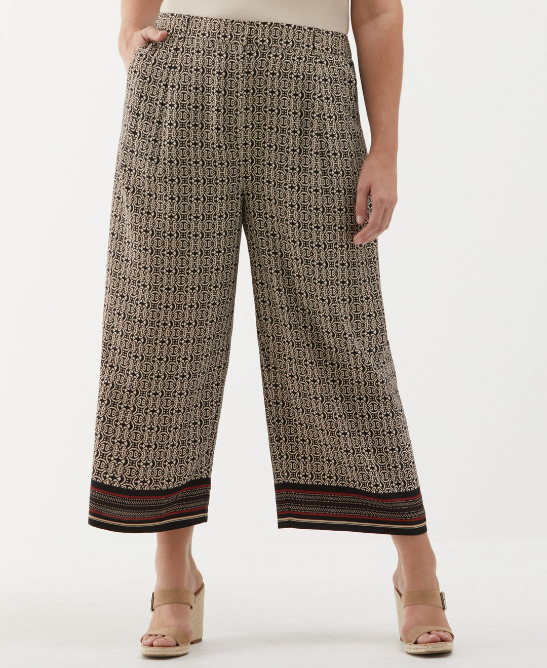 Plus Size Medallion Print Wide Leg Crop Pant (Black) 
