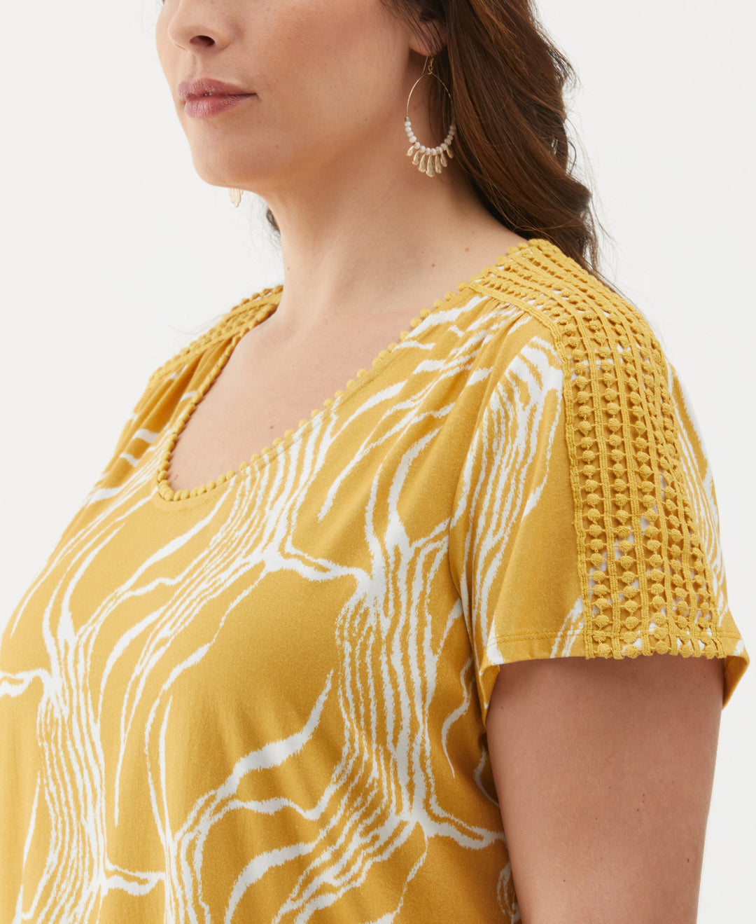 Plus Size Ripple Print Dot Trim Tee (Golden Spice) 