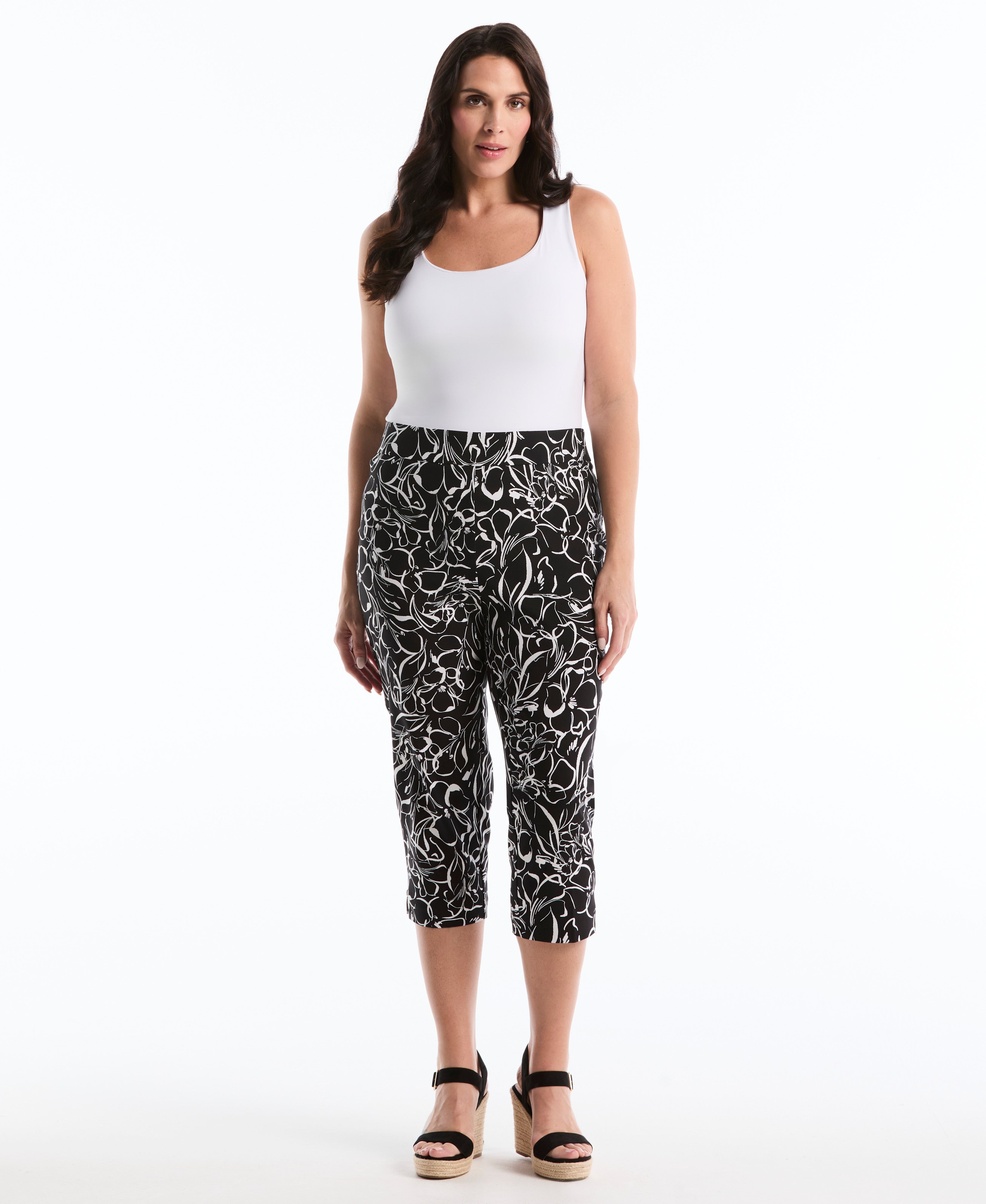 Plus Size Hibiscus Print Capri With Riveted Vent – Rafaella