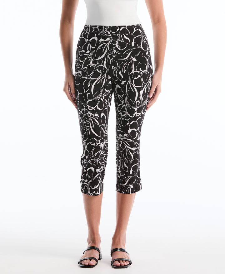 Hibiscus Print Capri with Riveted Vent (White) 